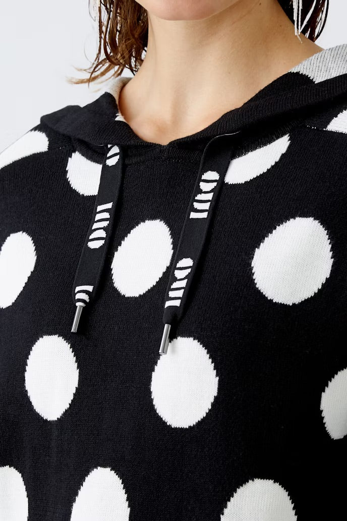 Black knitted hoodie with large polka dots in cream