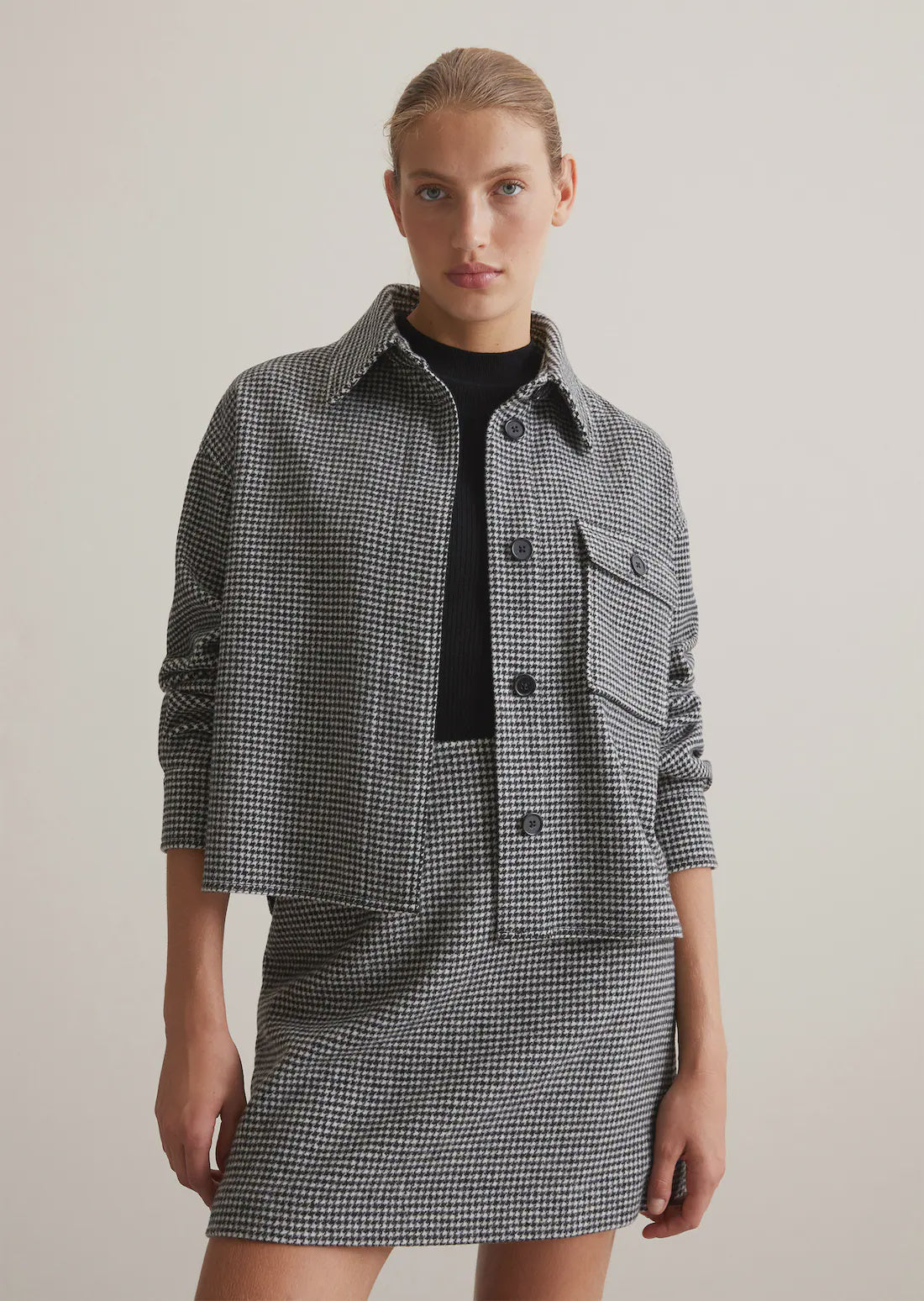 Boxy shape over shirt in casual houndstooth